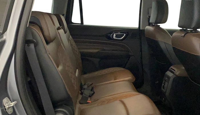 2022 Jeep MERIDIAN LIMITED (O) 4X4 AT, Diesel, Automatic, 36,602 km, Right Side Rear Door Cabin