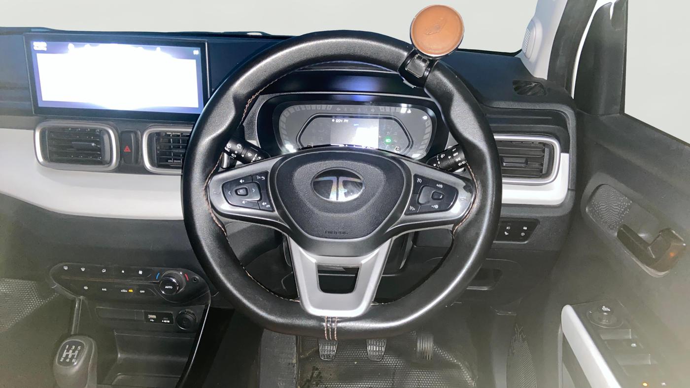 2024 Tata PUNCH ACCOMPLISHED SUNROOF MT, Petrol, Manual, 22,609 km, Steering Wheel Close Up