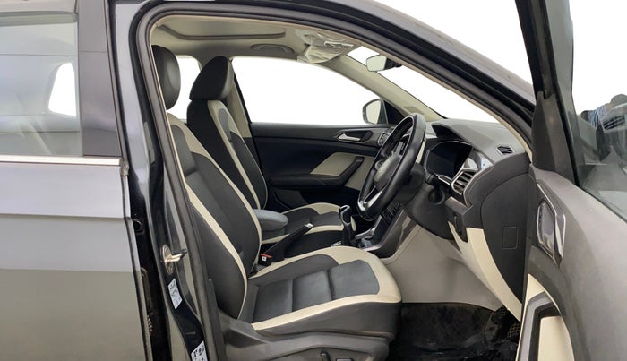 2024 Volkswagen TAIGUN TOPLINE 1.0 TSI MT, Petrol, Manual, 11,046 km, Right Side Front Door Cabin