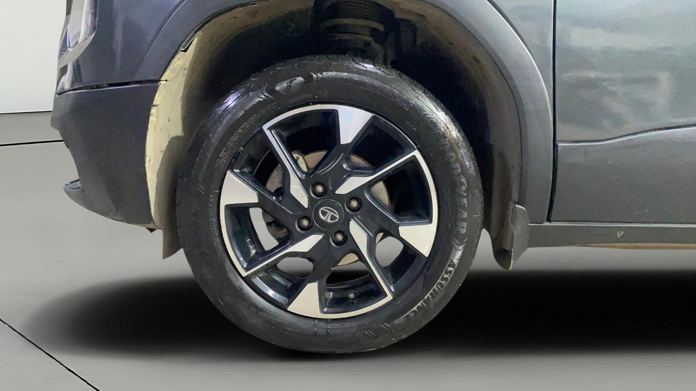 2023 Tata PUNCH ACCOMPLISHED DAZZLE SUNROOF CNG MT, CNG, Manual, 92,545 km, Left Front Wheel