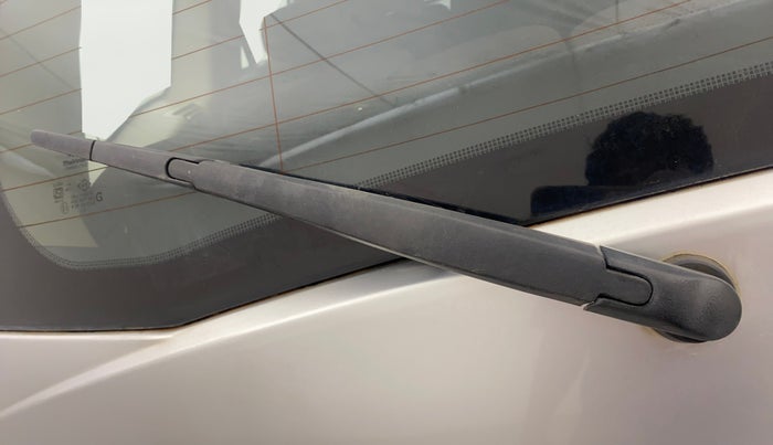 2013 Mahindra XUV500 W6, Diesel, Manual, 1,20,365 km, Rear Wiper