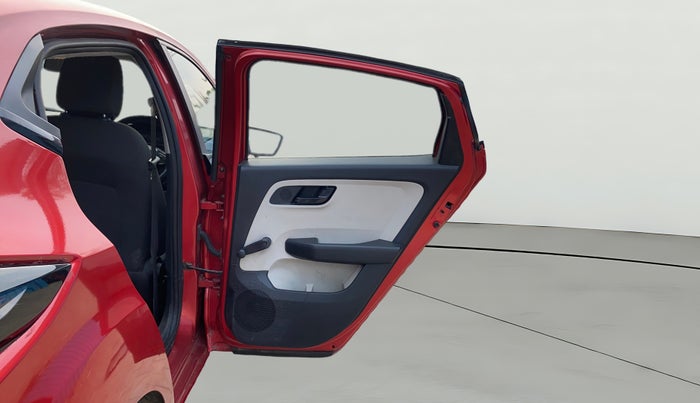 2021 Tata ALTROZ XE DIESEL, Diesel, Manual, 1,05,188 km, RHS Rear Door