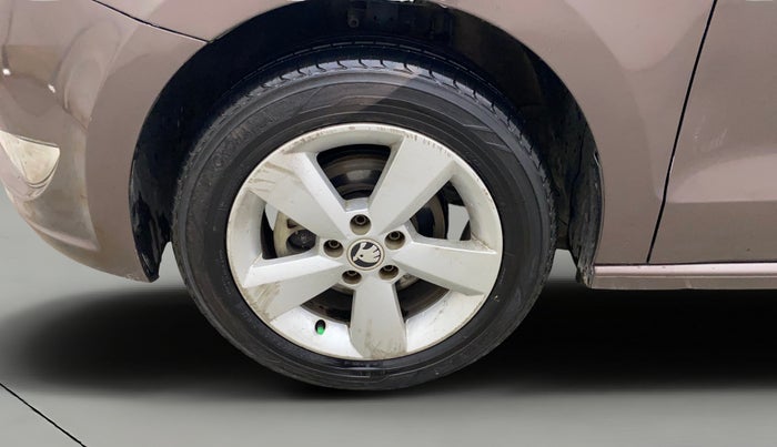 2015 Skoda Rapid 1.5 TDI CR ELEGANCE AT, Diesel, Automatic, 75,430 km, Left Front Wheel