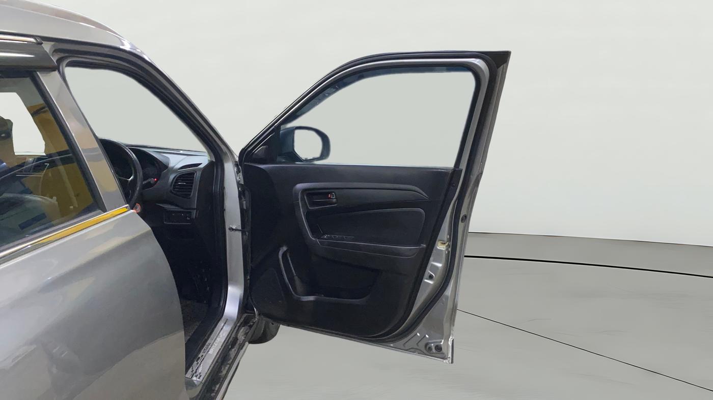 2022 Maruti Vitara Brezza LXI, Petrol, Manual, 15,627 km, RHS Front Door
