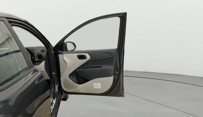 2021 Hyundai AURA S 1.2 CNG, CNG, Manual, 90,738 km, RHS Front Door