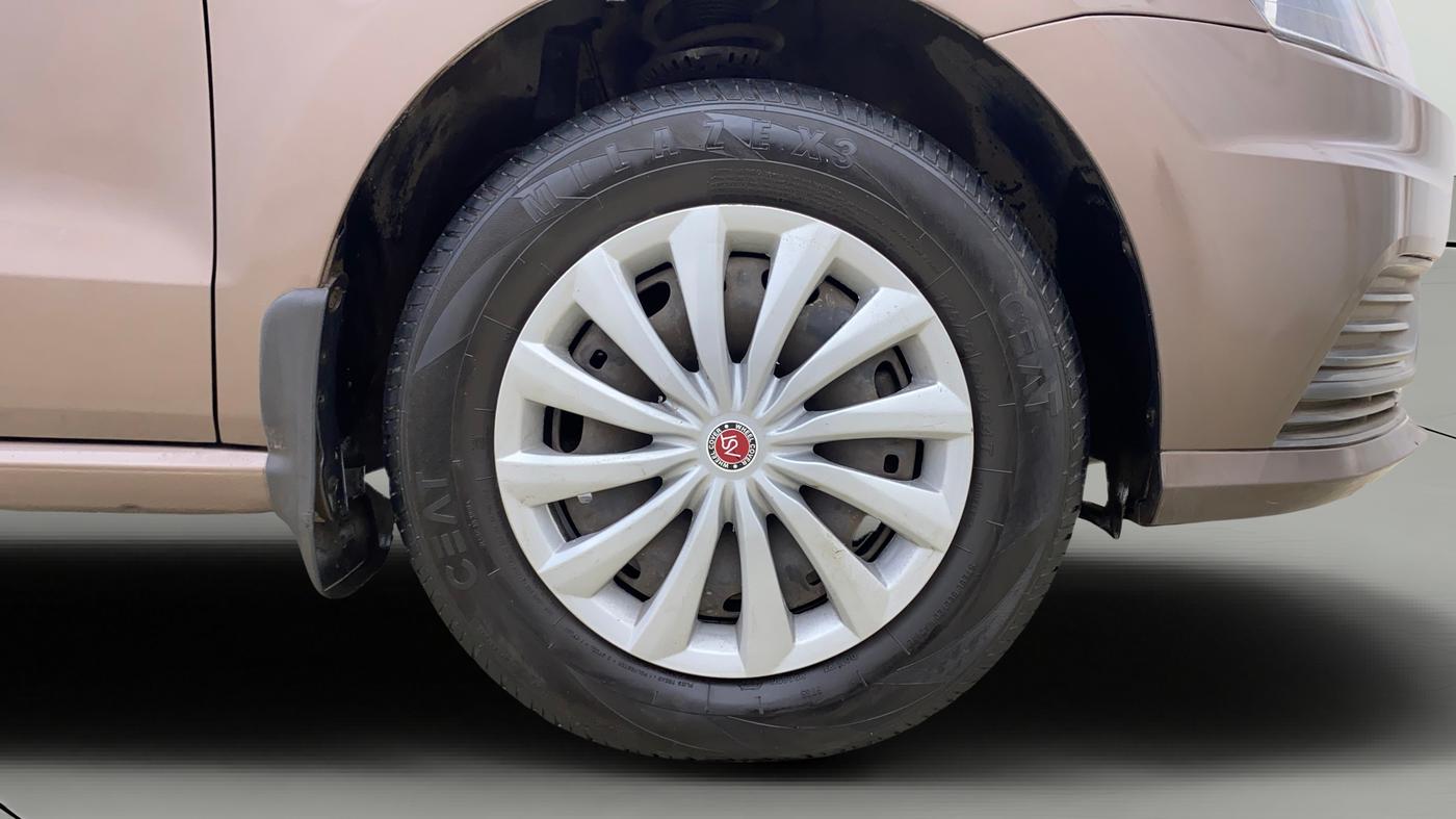 2019 Volkswagen Ameo TRENDLINE 1.0L, CNG, Manual, 45,977 km, Right Front Wheel