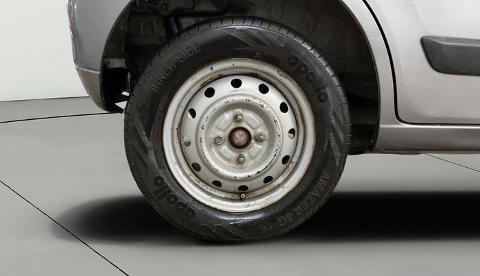 2013 Maruti Wagon R 1.0 LXI CNG, CNG, Manual, 1,02,314 km, Right Rear Wheel