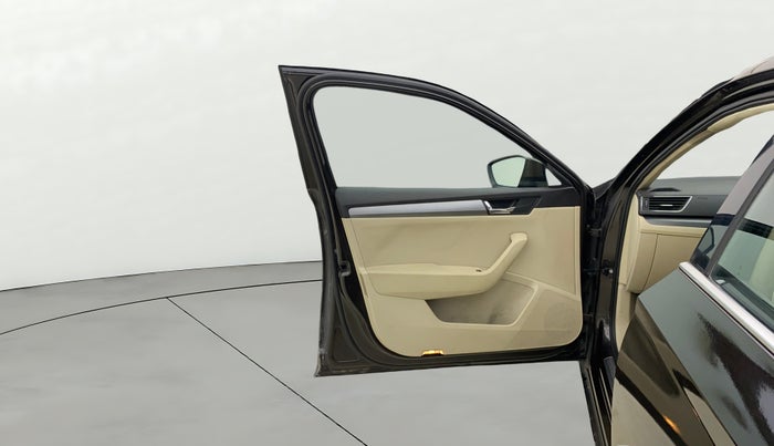 2018 Skoda Superb STYLE 1.8 TSI AT, Petrol, Automatic, 77,436 km, LHS Front Door