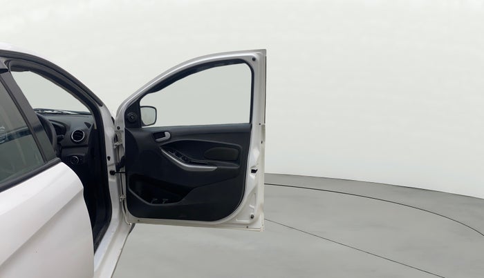 2015 Ford New Figo TITANIUM 1.2 PETROL MT, Petrol, Manual, 75,224 km, RHS Front Door