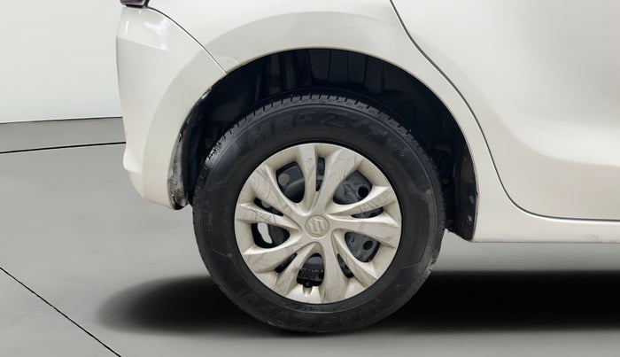 2018 Maruti Swift VXI, CNG, Manual, 93,415 km, Right Rear Wheel