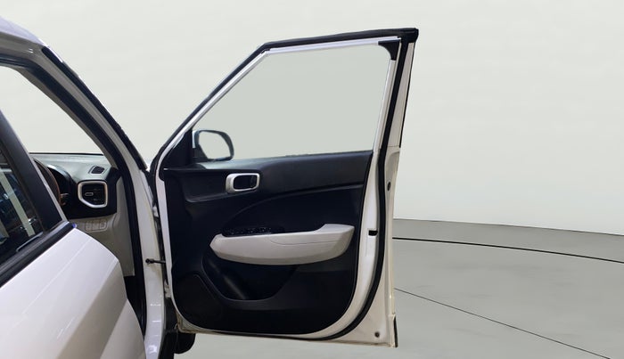 2023 Hyundai VENUE SX 1.2 PETROL, Petrol, Manual, 24,199 km, RHS Front Door