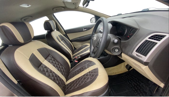 2013 Hyundai i20 SPORTZ 1.4 CRDI, Diesel, Manual, 1,48,956 km, Right Side Front Door Cabin