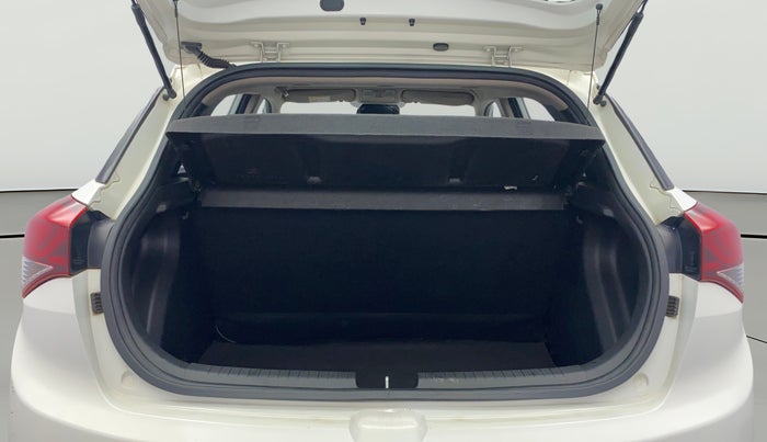 2016 Hyundai Elite i20 MAGNA 1.2, Petrol, Manual, 33,143 km, Boot Open Zoomed View