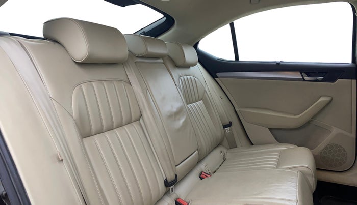 2018 Skoda Superb STYLE 1.8 TSI AT, Petrol, Automatic, 77,436 km, Right Side Rear Door Cabin