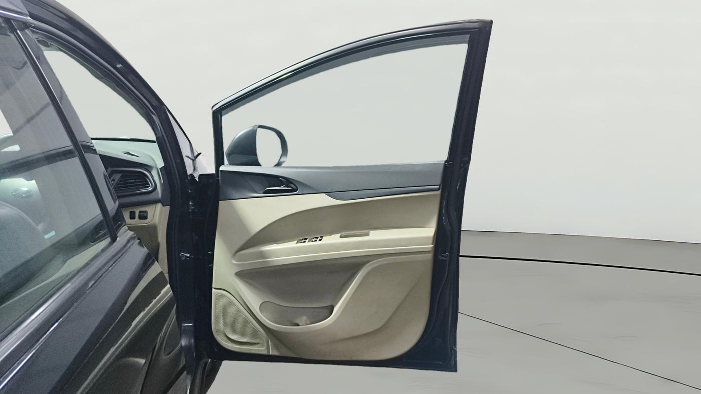 2019 Mahindra MARAZZO M2 7STR, Diesel, Manual, 71,759 km, RHS Front Door