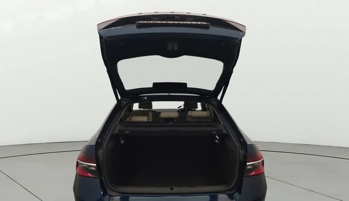 2022 Skoda Superb L&K 2.0 TSI AT, Petrol, Automatic, 61,943 km, Boot Door Open