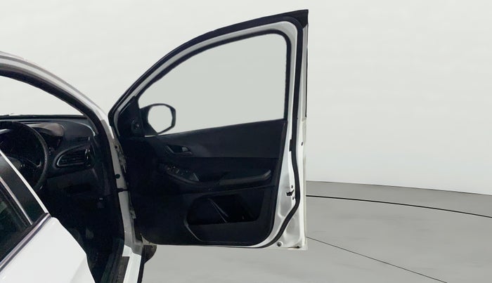 2022 Tata TIAGO NRG  NRG XZA CNG, CNG, Automatic, 32,601 km, RHS Front Door