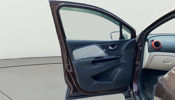 2018 Renault Captur RXT PETROL, Petrol, Manual, 1,45,141 km, LHS Front Door