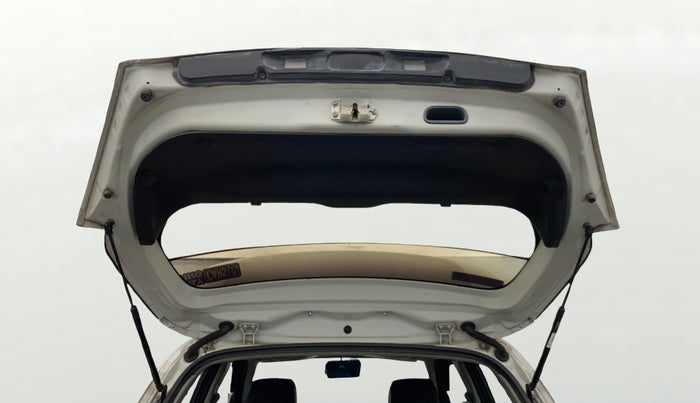 2016 Maruti Swift VXI, Petrol, Manual, 97,899 km, Boot Door Open