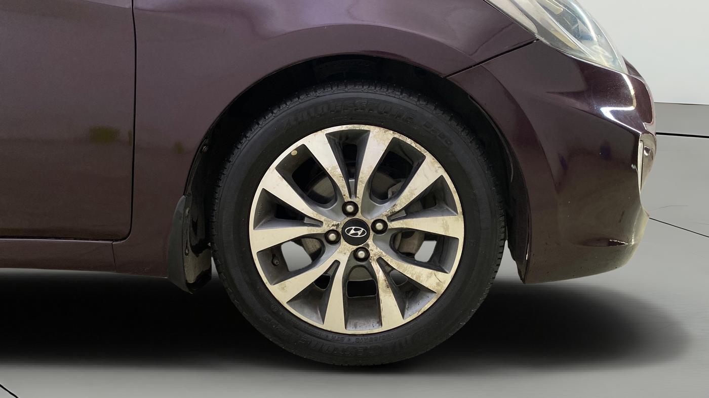 2013 Hyundai Verna FLUIDIC 1.6 CRDI SX OPT AT, Diesel, Automatic, 30,869 km, Right Front Wheel