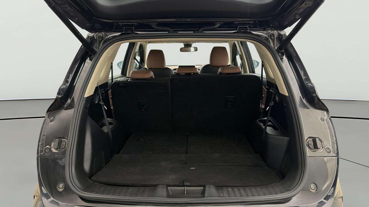 2024 MG HECTOR PLUS SHARP PRO 1.5 TURBO MT 7 STR, Petrol, Manual, 13,842 km, Boot Open Zoomed View