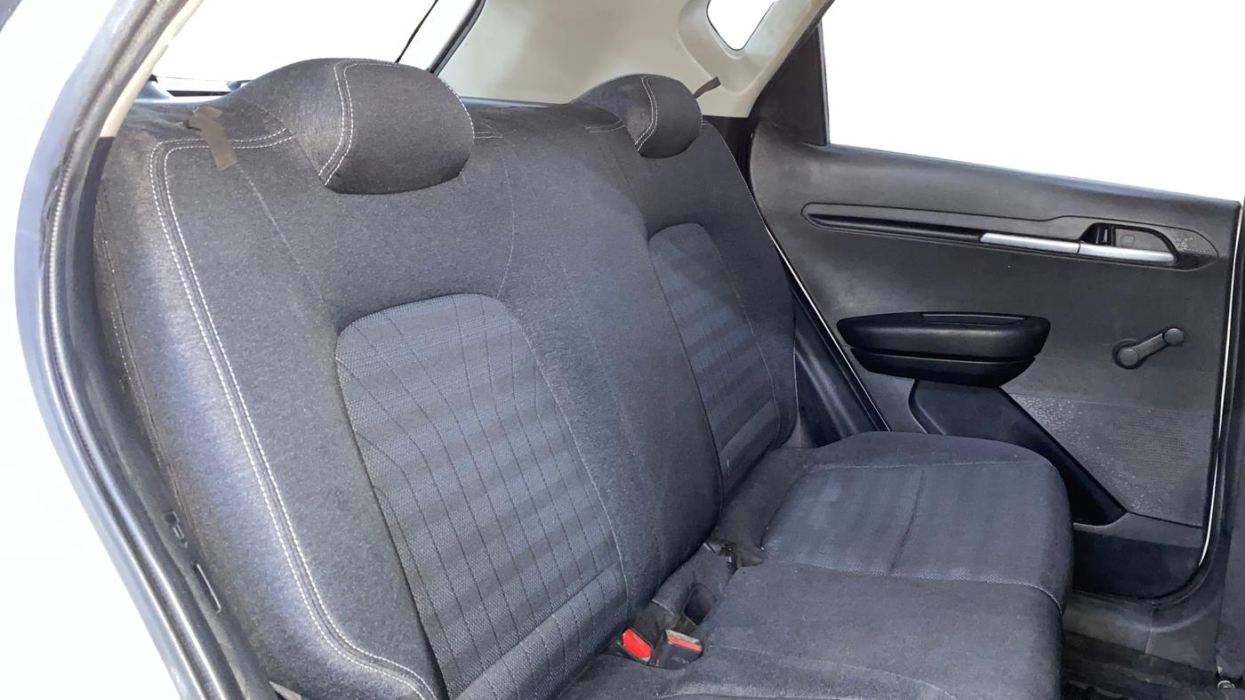 2021 KIA SONET HTE 1.5, Diesel, Manual, 88,138 km, Right Side Rear Door Cabin