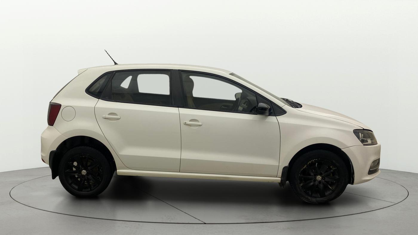 2017 Volkswagen Polo HIGHLINE1.2L, Petrol, Manual, 55,148 km, Right Side View