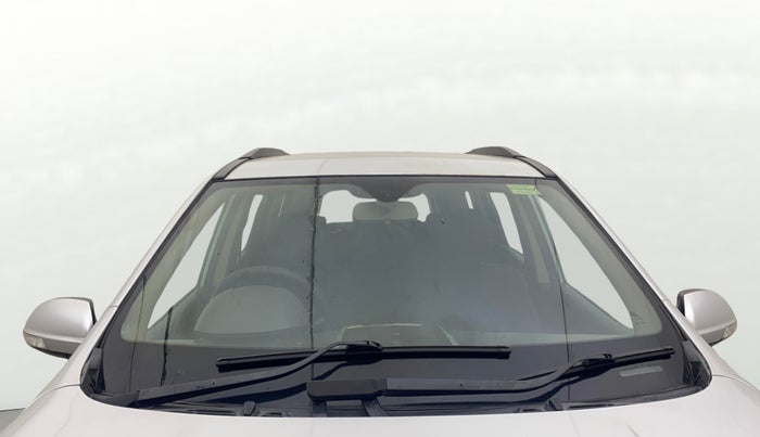 2013 Mahindra XUV500 W6, Diesel, Manual, 1,20,365 km, Front Windshield