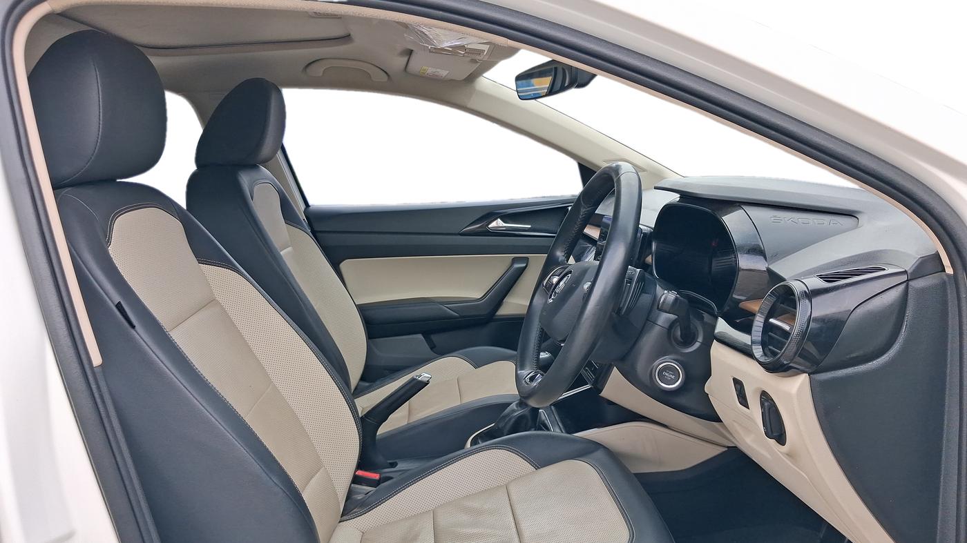 2023 Skoda SLAVIA STYLE 1.0L TSI AT, Petrol, Automatic, 83,399 km, Right Side Front Door Cabin