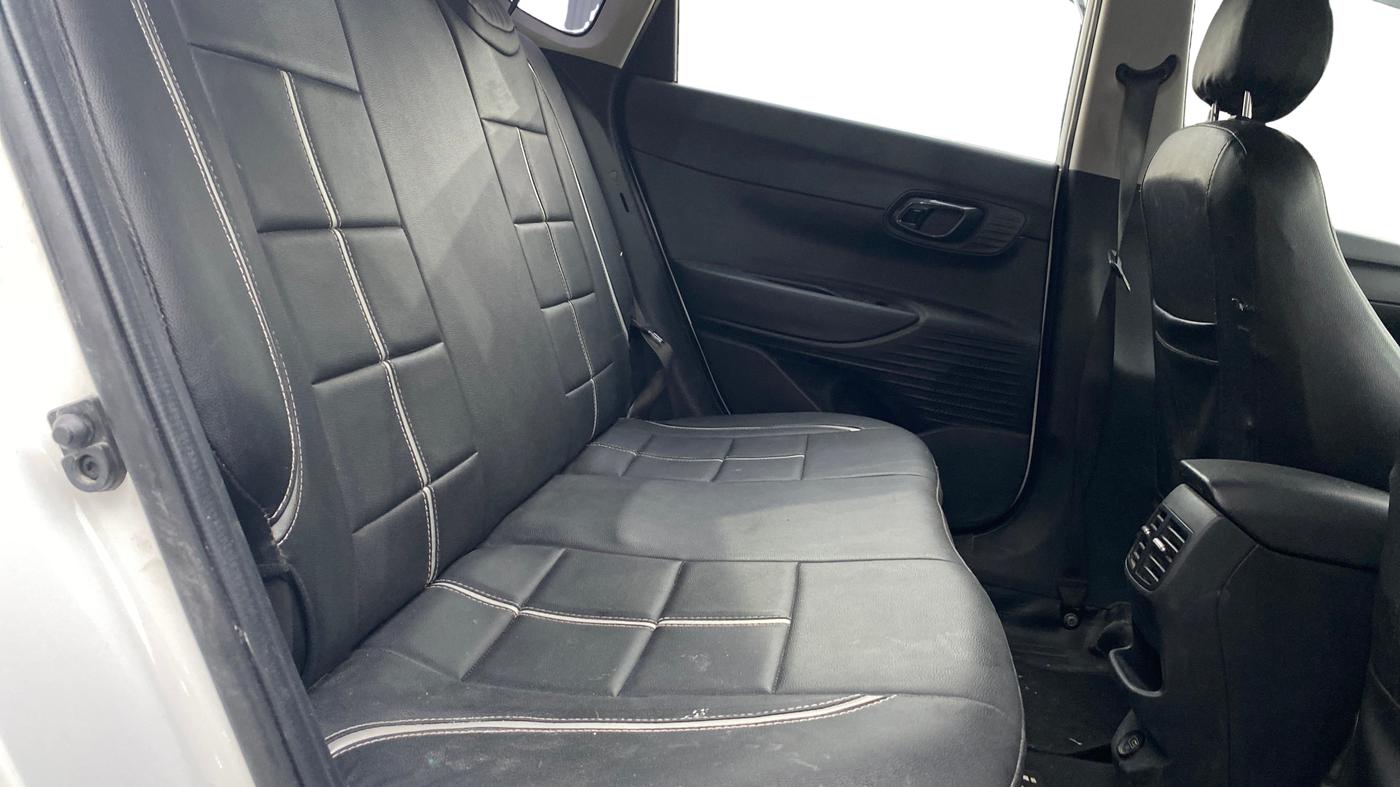 2021 Hyundai NEW I20 SPORTZ 1.2 AT, Petrol, Automatic, 41,775 km, Right Side Rear Door Cabin