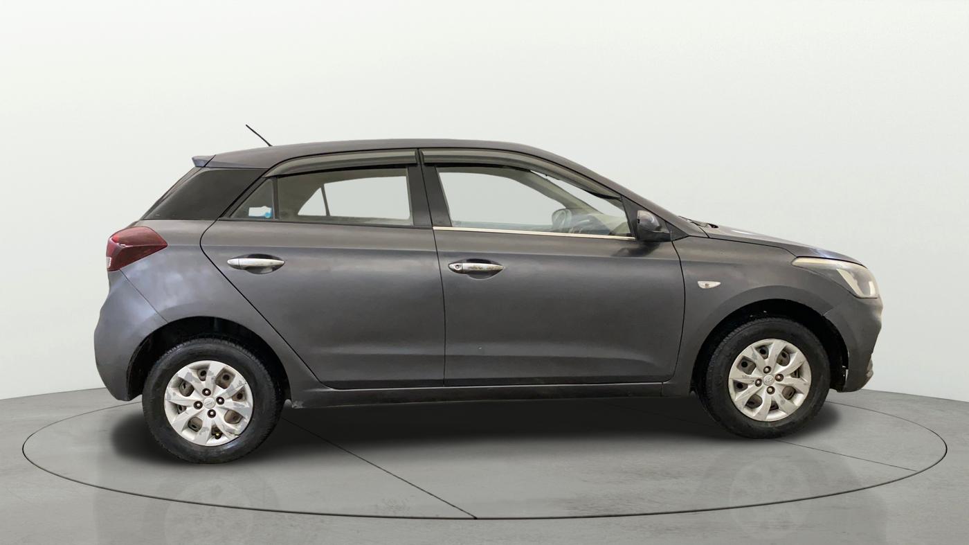 2018 Hyundai Elite i20 MAGNA EXECUTIVE 1.2, Petrol, Manual, 1,11,458 km, Right Side View