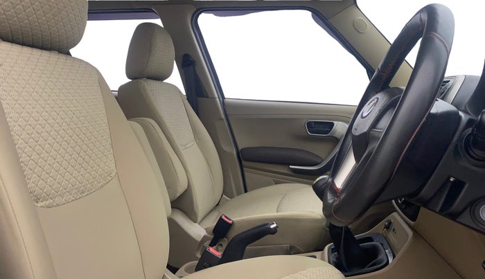 2019 Mahindra TUV300 T10, Diesel, Manual, 1,12,608 km, Right Side Front Door Cabin