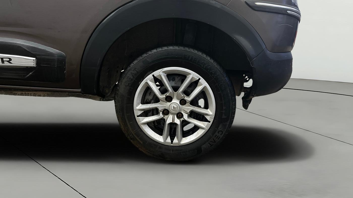 2022 Renault TRIBER RXT, Petrol, Manual, 47,166 km, Left Rear Wheel