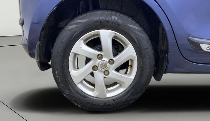 2019 Maruti Swift VXI AMT, CNG, Automatic, 1,12,117 km, Right Rear Wheel
