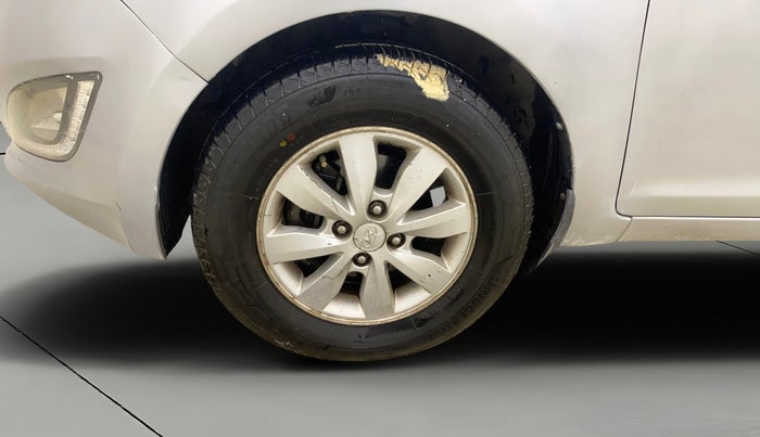 2013 Hyundai i20 SPORTZ 1.4 CRDI, Diesel, Manual, 1,05,964 km, Left Front Wheel