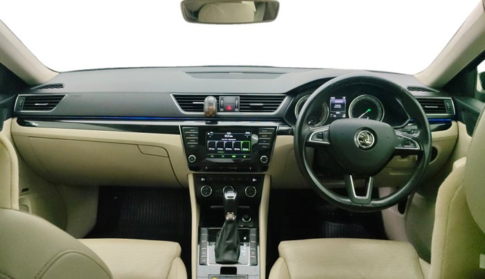 2016 Skoda Superb L&K 1.8 TSI AT, Petrol, Automatic, 1,00,251 km, Dashboard