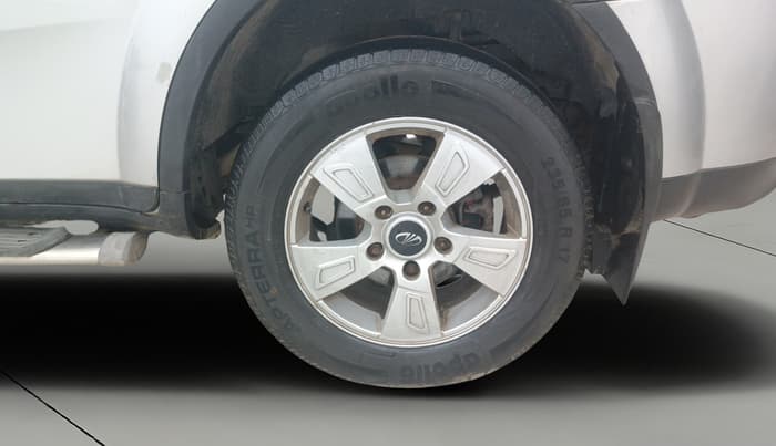 2014 Mahindra XUV500 W8, Diesel, Manual, 1,24,651 km, Left Rear Wheel