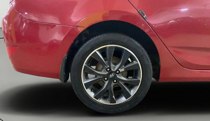 2016 Hyundai Verna 1.6 CRDI SX, Diesel, Manual, 1,02,496 km, Right Rear Wheel