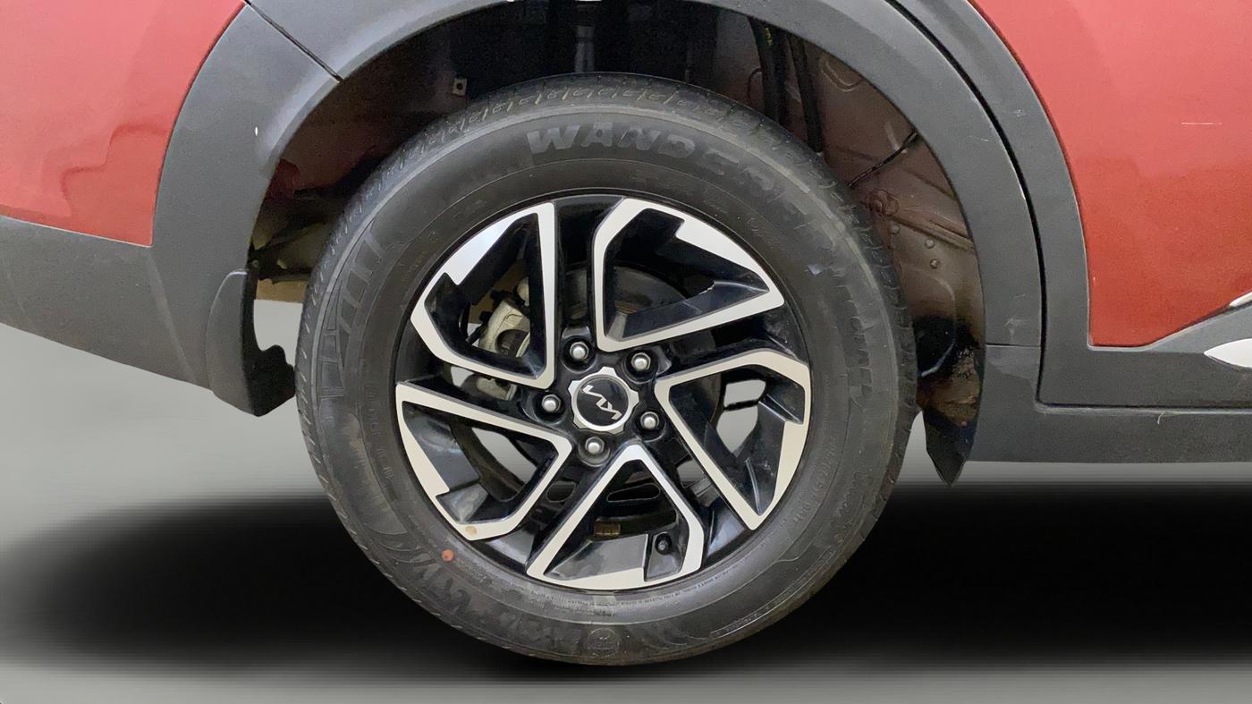 2022 KIA CARENS LUXURY PLUS 1.4 PETROL DCT 7 STR, Petrol, Automatic, 37,117 km, Right Rear Wheel
