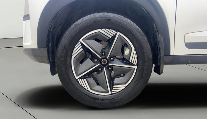 2023 Tata NEXON CREATIVE+ SUNROOF AMT 1.2 PETROL, Petrol, Automatic, 33,371 km, Left Front Wheel