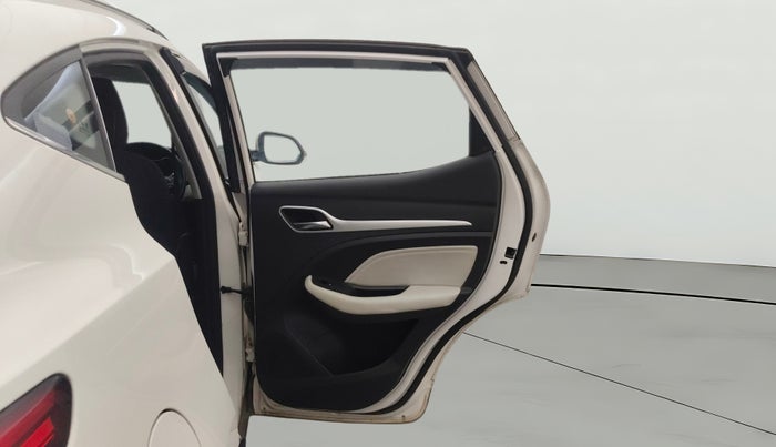 2023 MG ASTOR SUPER 1.5 MT, Petrol, Manual, 16,248 km, RHS Rear Door