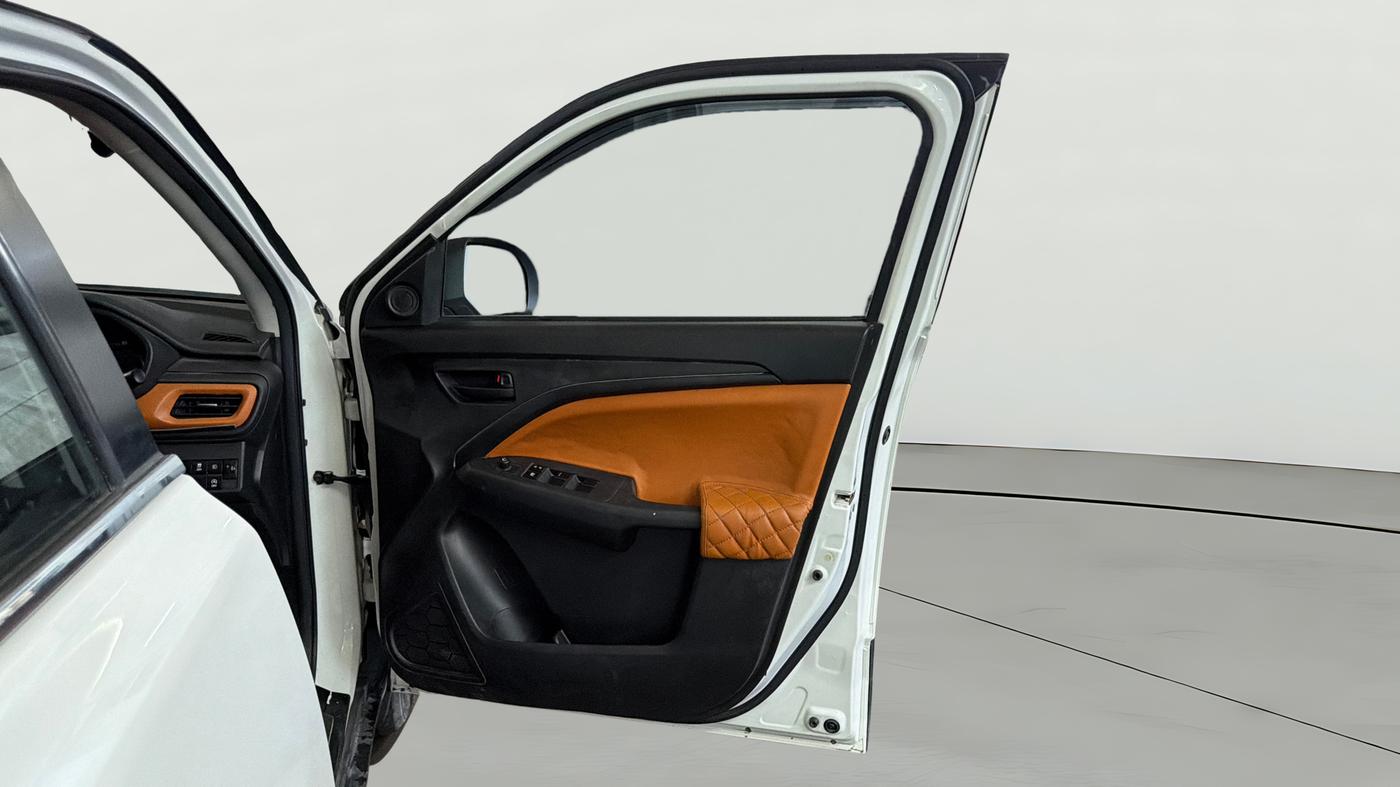 2023 Maruti BREZZA LXI SMART HYBRID, Petrol, Manual, 41,844 km, RHS Front Door