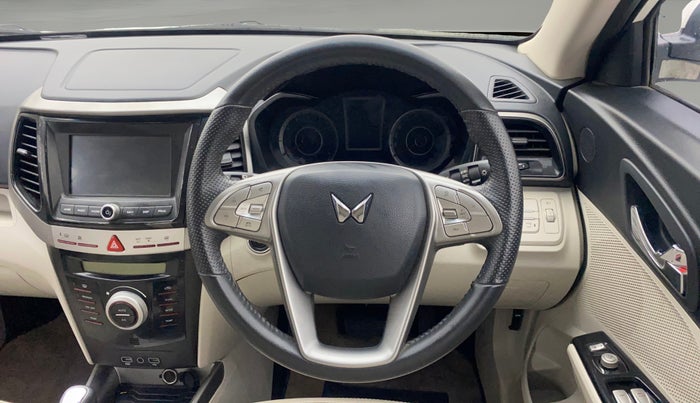 2022 Mahindra XUV300 W8 (O) 1.2 PETROL AMT, Petrol, Automatic, 30,355 km, Steering Wheel Close Up