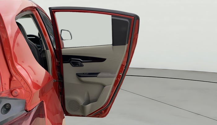 2016 Mahindra Kuv100 K8 6 STR, Petrol, Manual, 38,570 km, RHS Rear Door