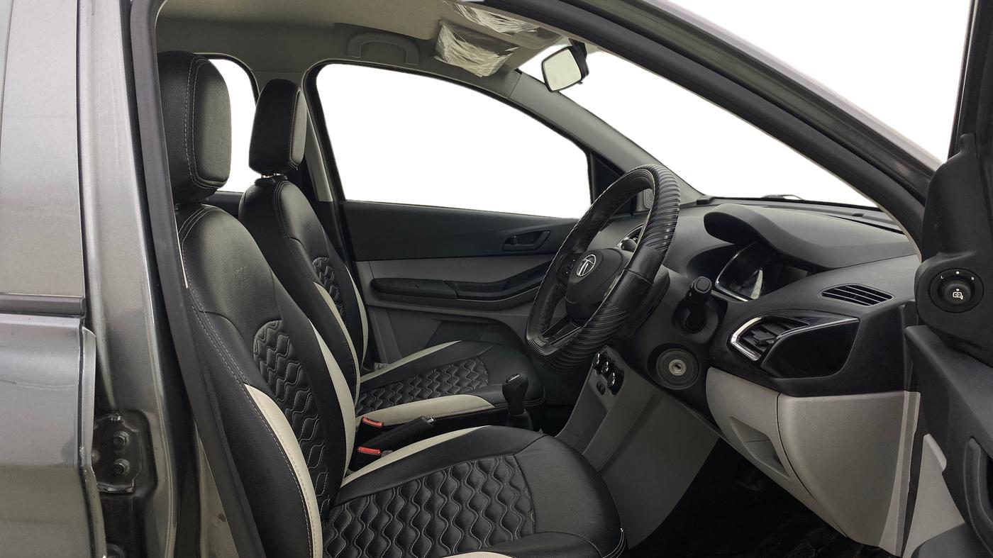 2022 Tata Tiago XT (O) PETROL, Petrol, Manual, 21,148 km, Right Side Front Door Cabin