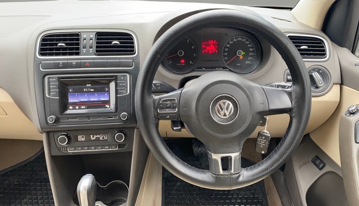 2014 Volkswagen Vento HIGHLINE PETROL AT, Petrol, Automatic, 1,05,011 km, Steering Wheel Close Up