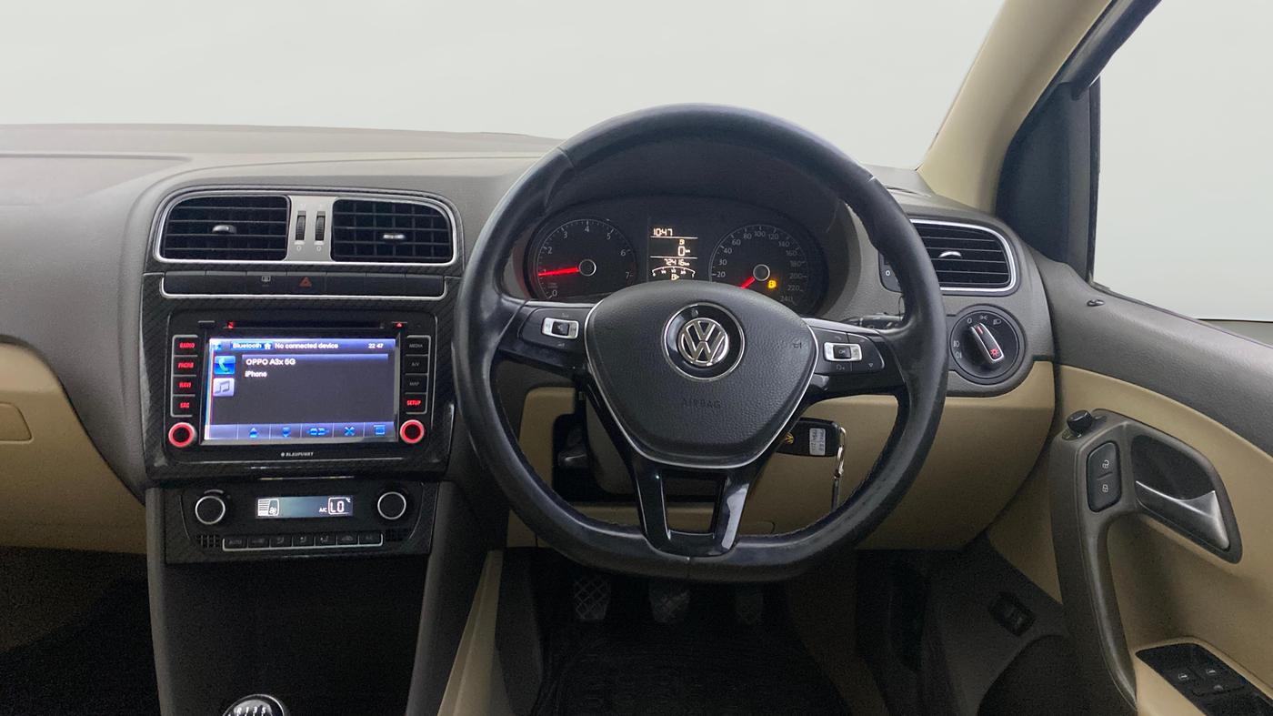 2016 Volkswagen Vento HIGHLINE 1.6 MPI, Petrol, Manual, 72,415 km, Steering Wheel Close Up