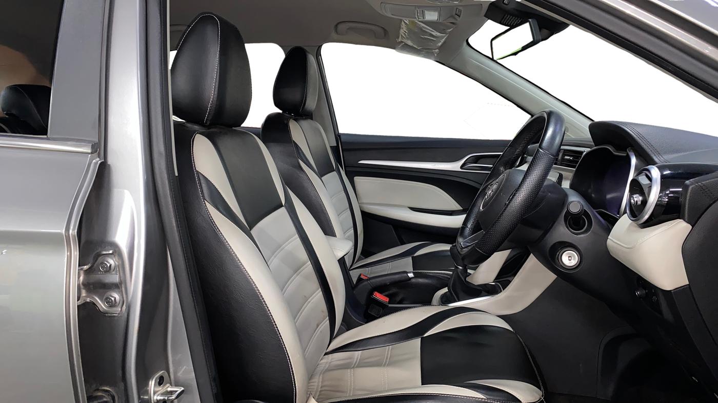 2022 MG ASTOR SUPER EX 1.5 MT, Petrol, Manual, 42,227 km, Right Side Front Door Cabin