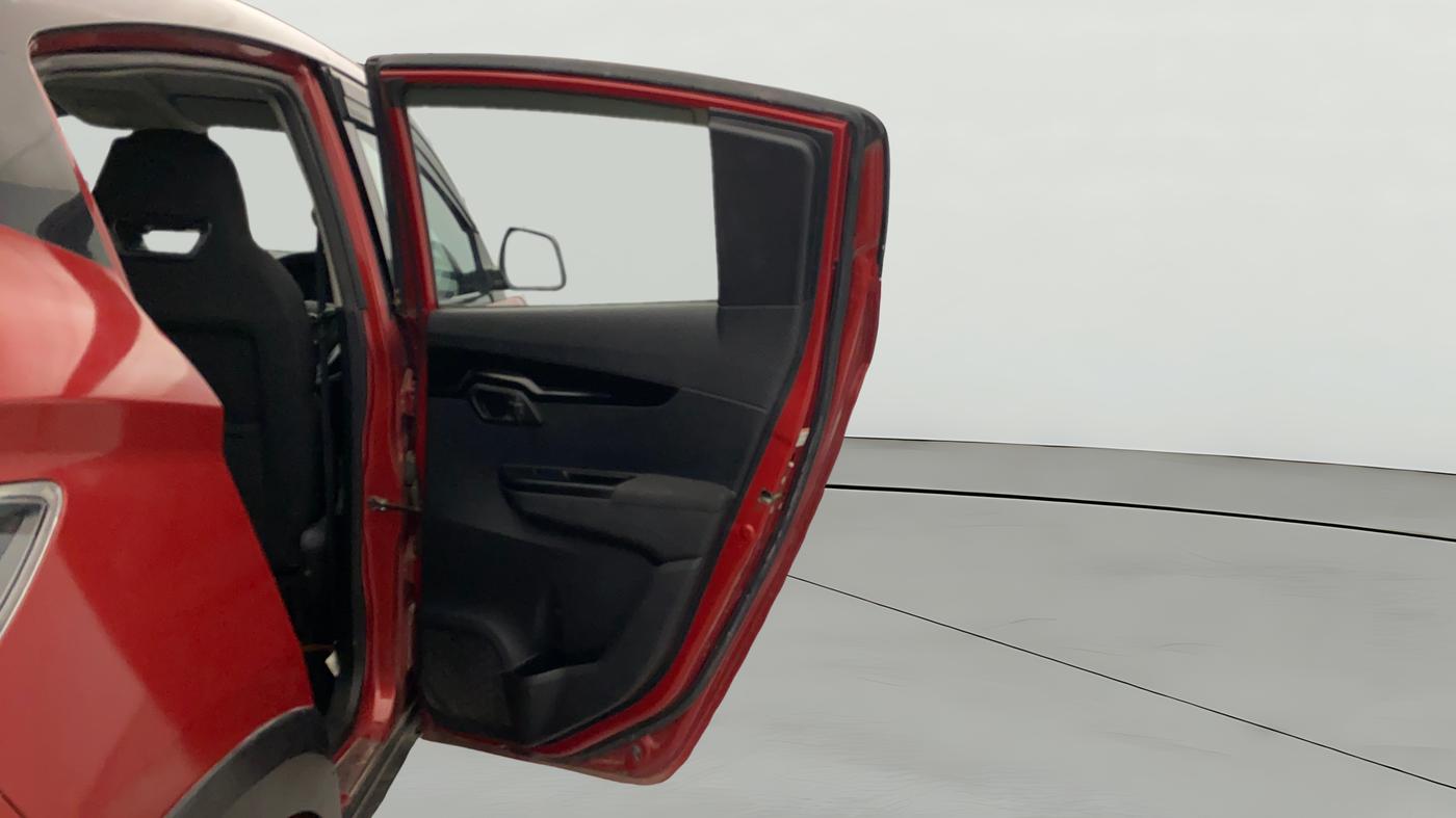 2018 Mahindra KUV 100 NXT K8 P 6 STR, Petrol, Manual, 44,289 km, RHS Rear Door