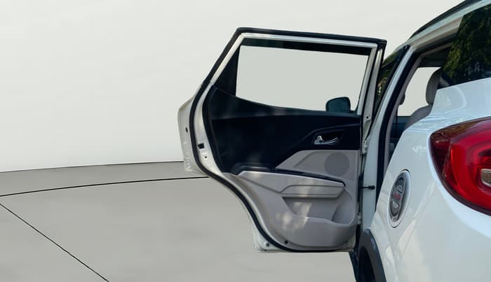 2021 Mahindra XUV300 W8 (O) 1.2 PETROL, Petrol, Manual, 1,25,922 km, LHS Rear Door
